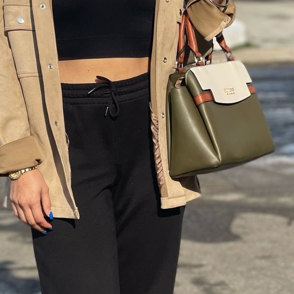 Guess Bag - Picture 4 of 4